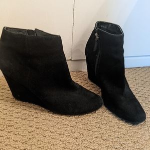 Dolce Vita Black Suede Ankle Booties 9.5